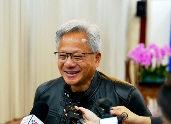 盈远期策略 黄仁勋今年三度来华：美国企业扎根中国市场至关重要